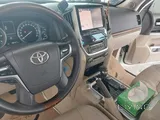 سيارة عائلية مستعملة من نوع VXR موديل 2018 للبيع.
